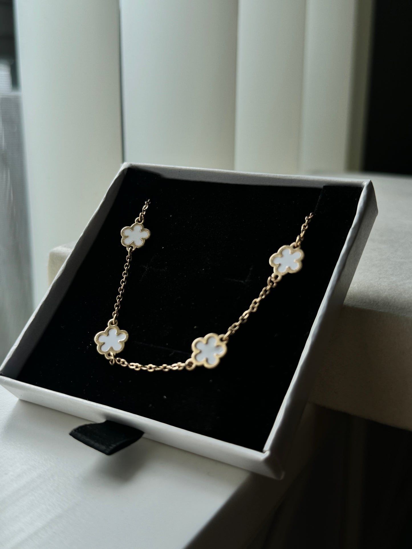 Flor necklace